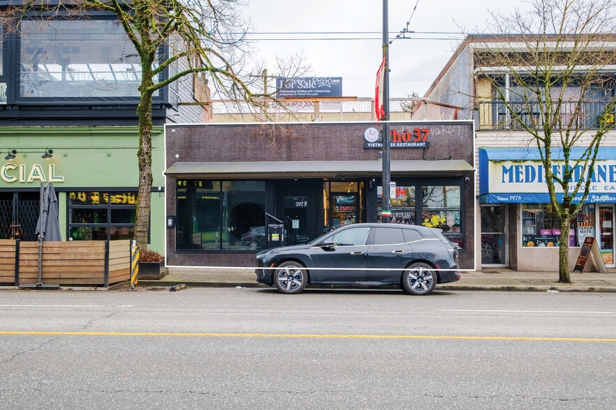 1818 Commercial Dr, Vancouver, BC for lease - Primary Photo - Image 2 of 7