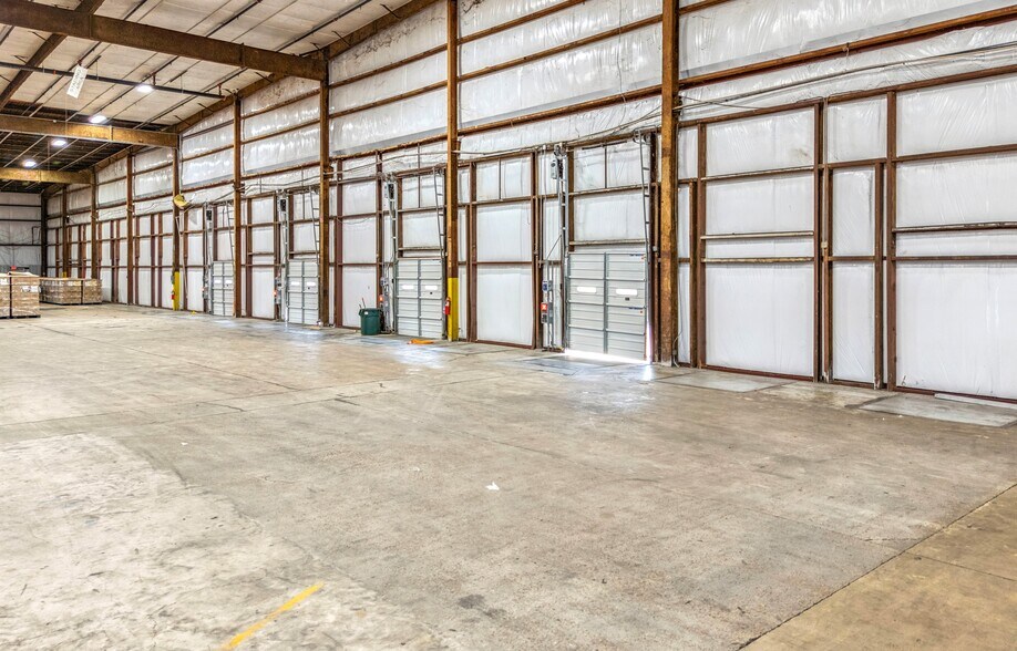 801 Riverbarge Rd, Monroe, LA à vendre - Photo du bâtiment - Image 3 de 10