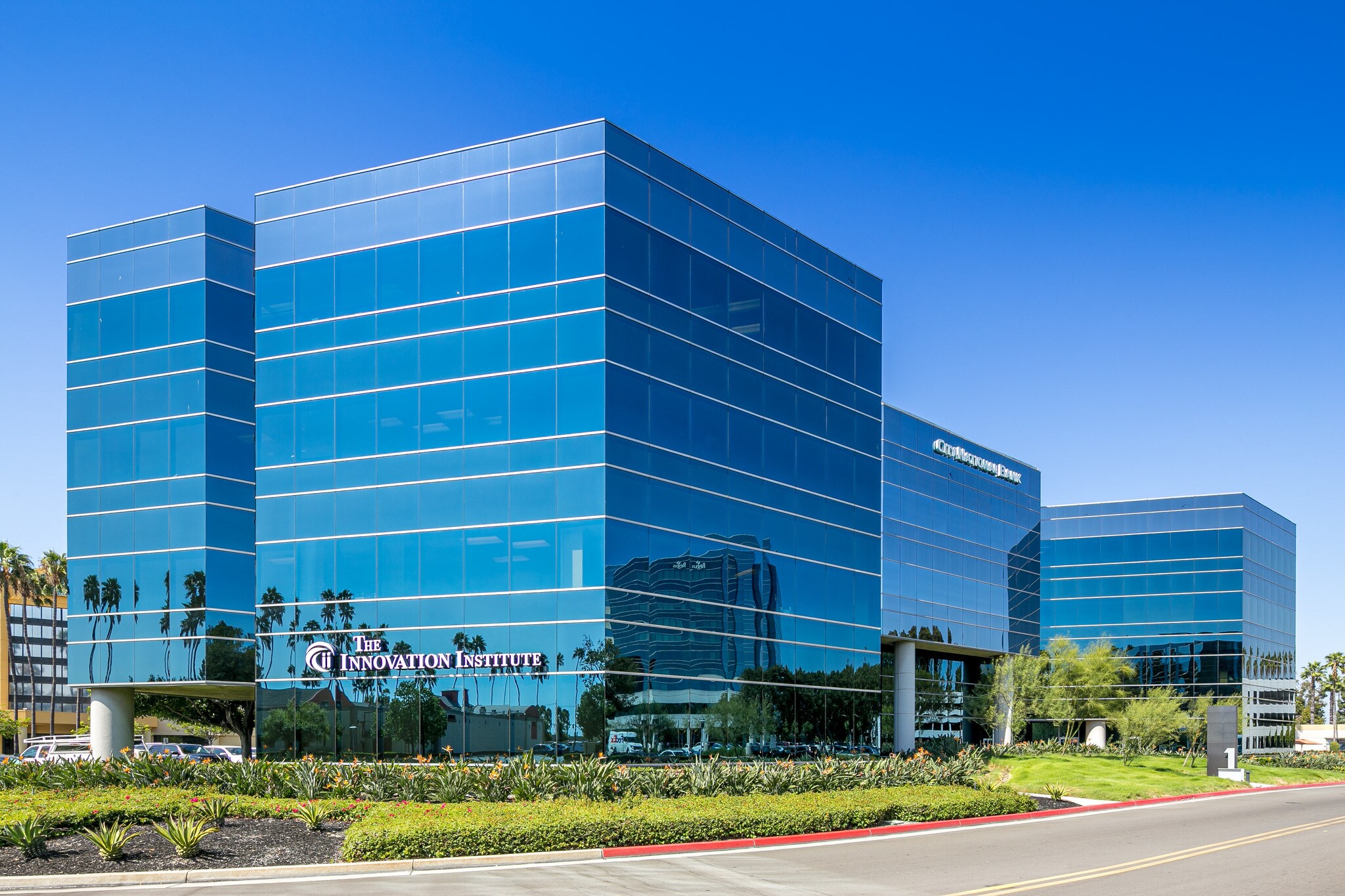 1 CENTERPOINTE Dr, La Palma, CA à louer Photo principale- Image 1 de 18