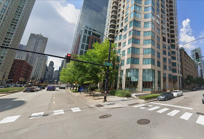 400 N LaSalle St, Chicago, IL for lease - Building Photo - Image 2 of 3