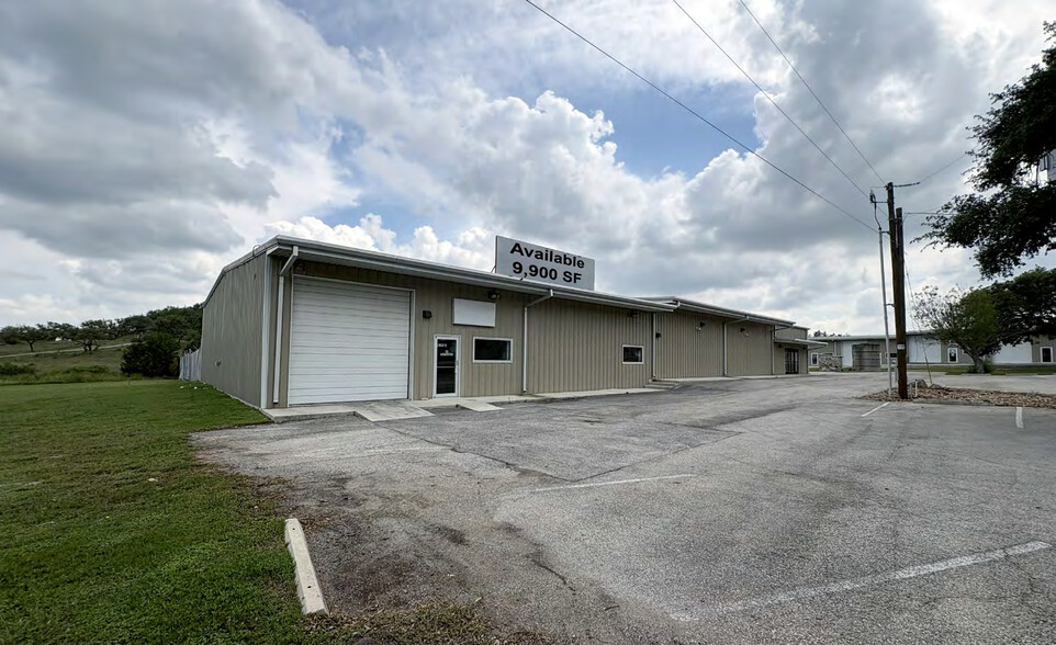 635 State Highway 46 E, Boerne, TX à louer - Photo du bâtiment - Image 2 de 17