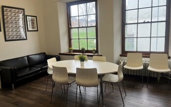 25-26 Gold Tops, Newport for lease Interior Photo- Image 1 of 7