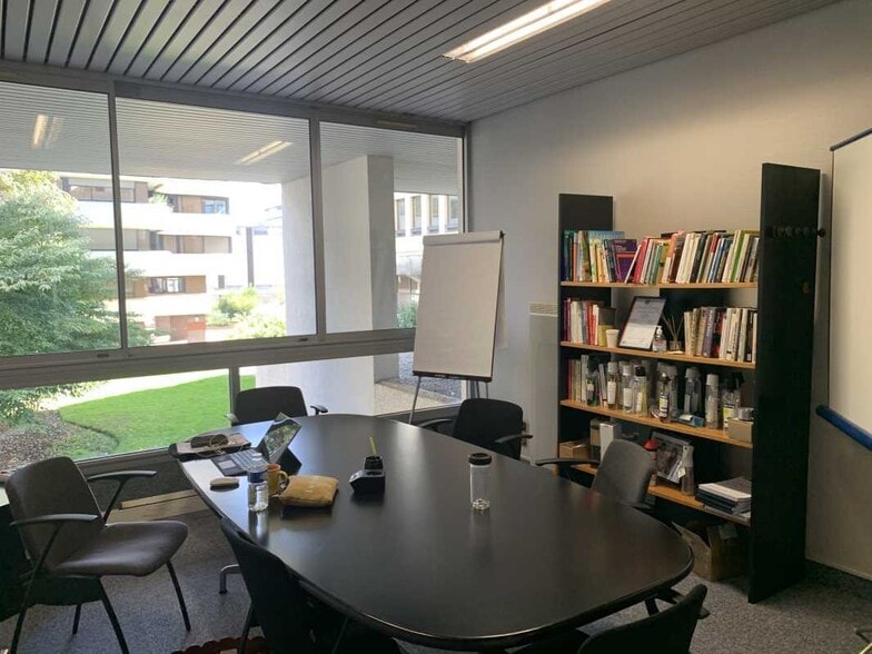Office in Bordeaux for lease - Interior Photo - Image 1 of 3