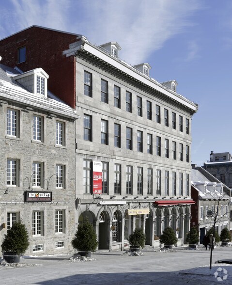 417-425 Pl Jacques-Cartier, Montréal, QC à louer - Photo principale - Image 1 de 3