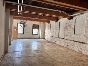 20 Ladd Ave, Florence, MA à vendre Photo du bâtiment- Image 2 de 3