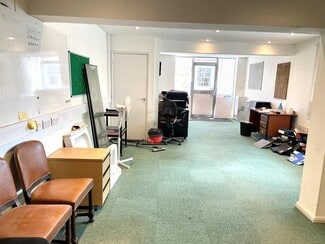 Plus de détails pour 98 Thorpe Lea Rd, Egham - Commerce de détail à vendre