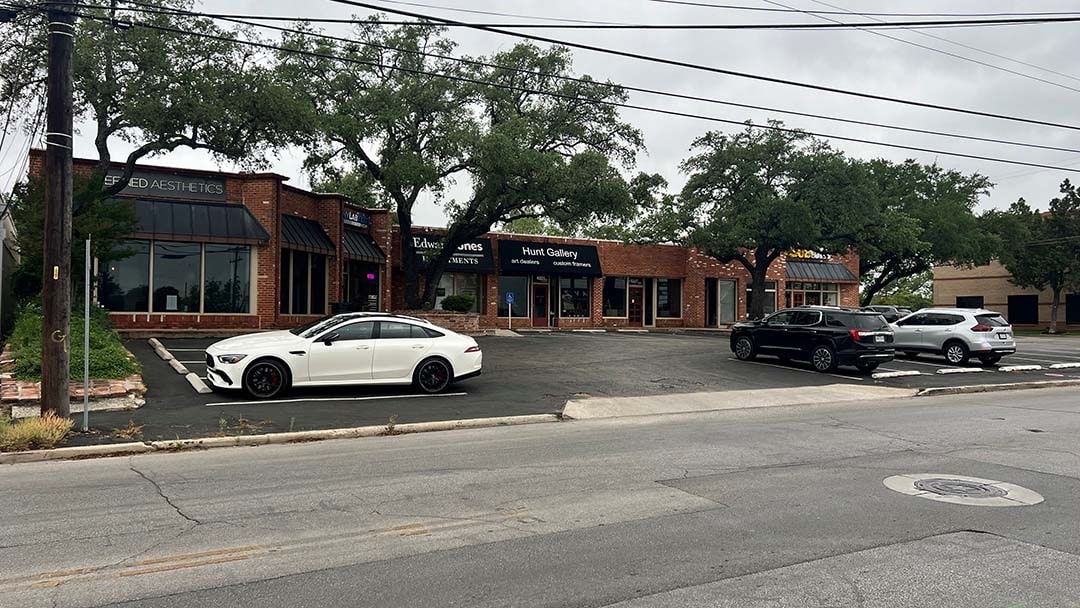 4219-4233 McCullough Ave, San Antonio, TX for lease Building Photo- Image 1 of 7