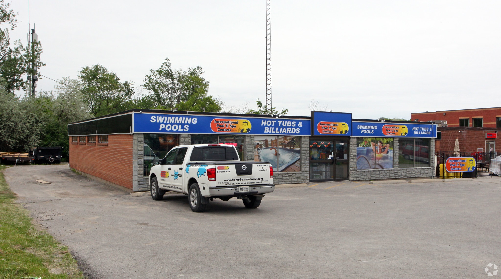 13045 Yonge St, Richmond Hill, ON for sale Primary Photo- Image 1 of 4