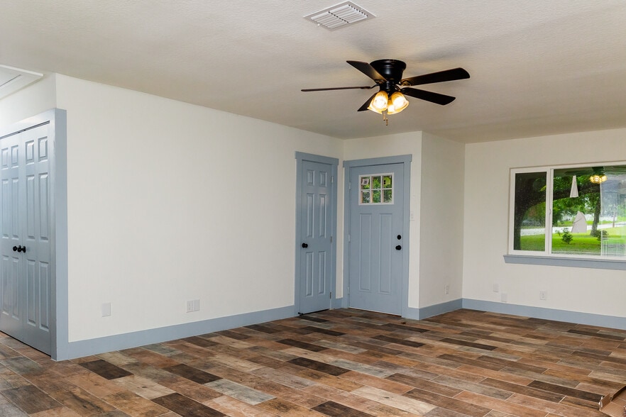 811 Matchett St, Brenham, TX à vendre - Photo intérieure - Image 2 de 18