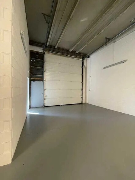 Flex in Saint-Quentin-Fallavier for sale - Interior Photo - Image 3 of 19