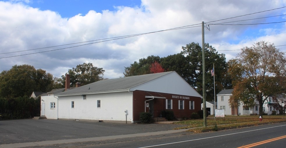 573 Main St, Cromwell, CT à vendre - Photo principale - Image 1 de 1