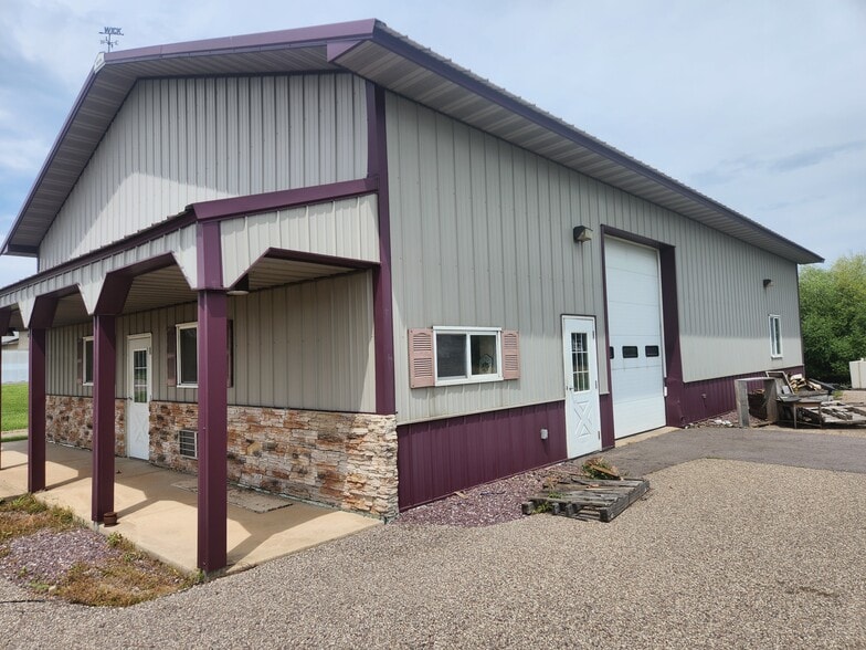 1215 Fuhrman Dr, Reedsburg, WI for sale - Building Photo - Image 2 of 9