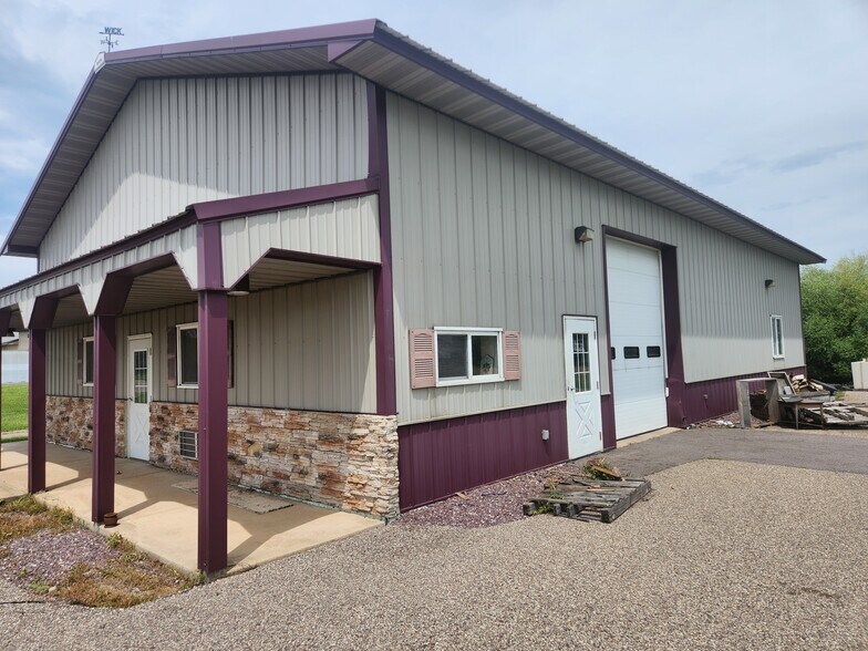 1215 Fuhrman Dr, Reedsburg, WI à vendre - Photo du bâtiment - Image 2 de 9