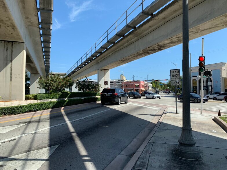 5975 Sunset Dr, Miami, FL à vendre - Photo du bâtiment - Image 3 de 30