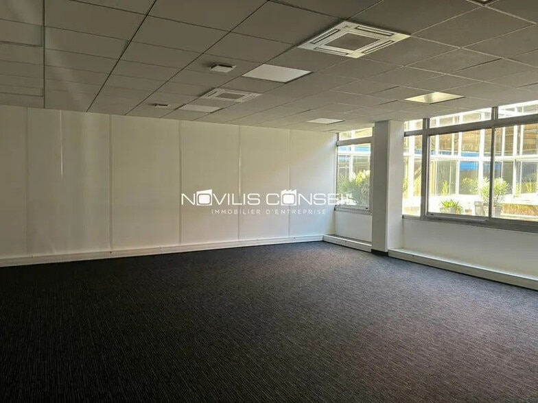 Office in Labège for lease - Interior Photo - Image 2 of 5