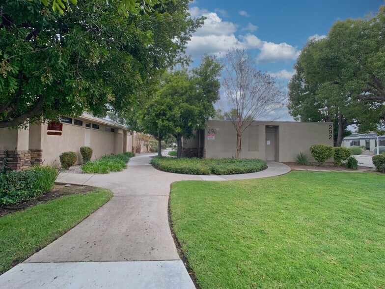 230-292 Avocado Ave, El Cajon, CA à louer - Photo du bâtiment - Image 2 de 9