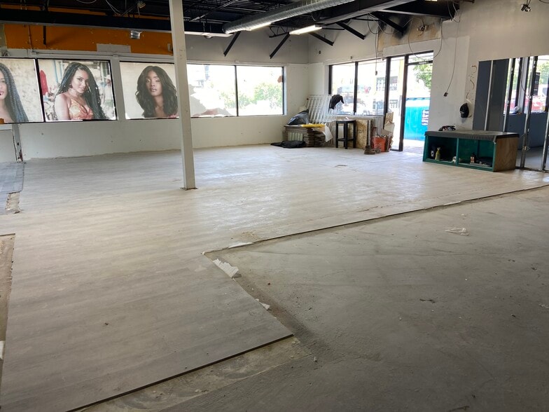 2208 St Joseph Blvd, Ottawa, ON for lease - Building Photo - Image 3 of 13