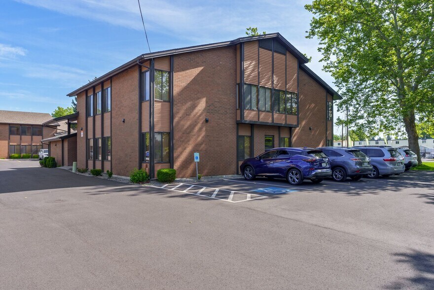 10003 N Division St, Spokane, WA à louer - Photo du bâtiment - Image 2 de 2