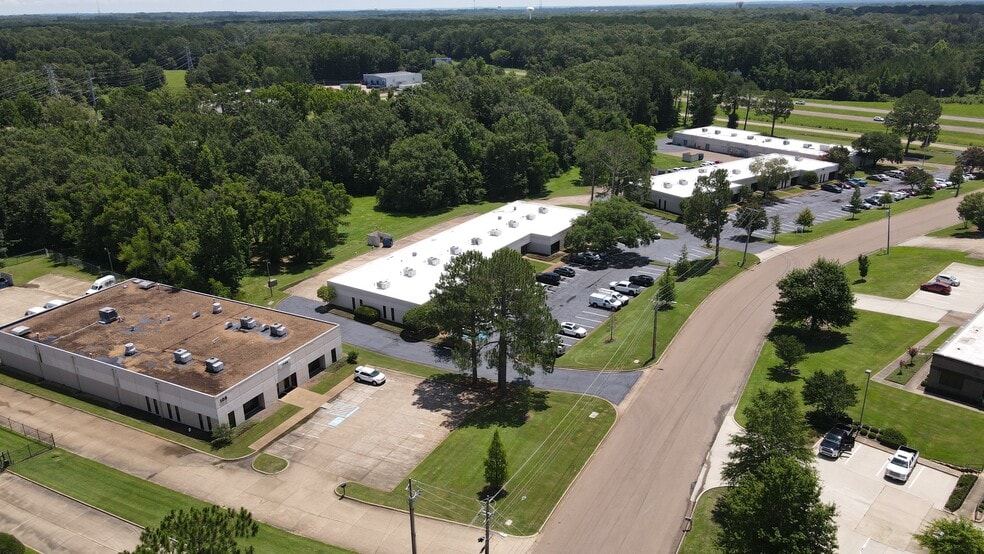 100 - 104 Business Park Dr, Ridgeland, MS for lease - Building Photo - Image 3 of 27
