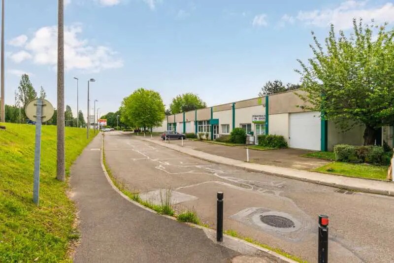 1 Rue Eugène Hénaff, Trappes à louer - Photo du bâtiment - Image 2 de 4