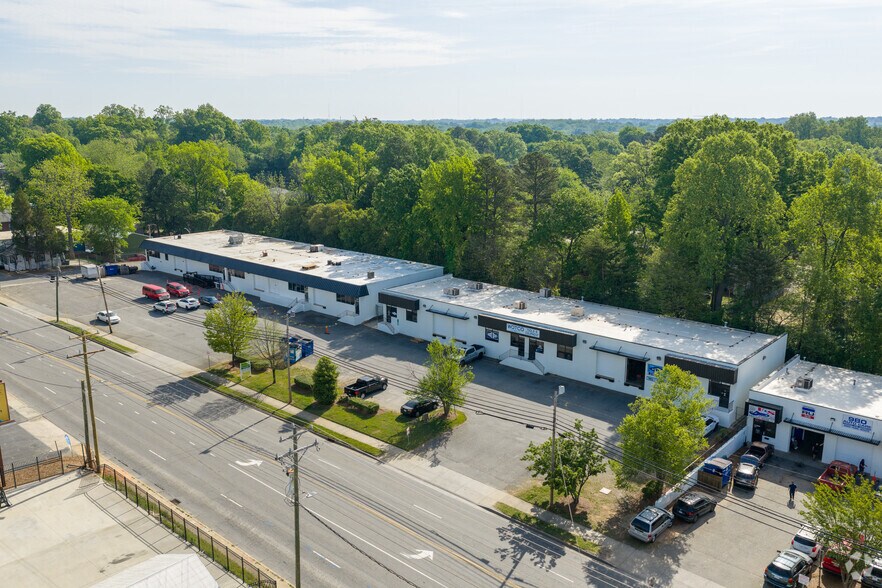 2700-2740 N Graham St, Charlotte, NC à louer - Photo du bâtiment - Image 3 de 15