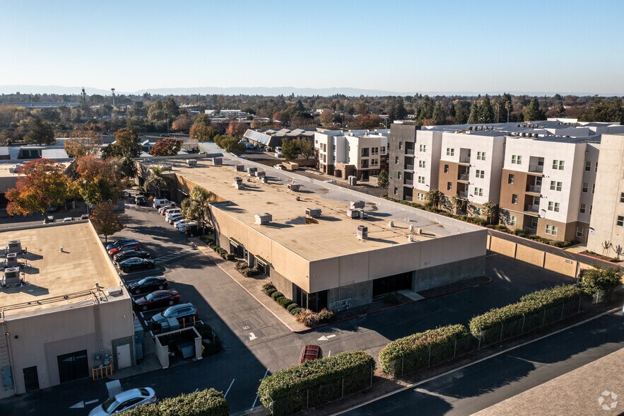 2121 2nd St, Davis, CA à louer - Photo du bâtiment - Image 2 de 14