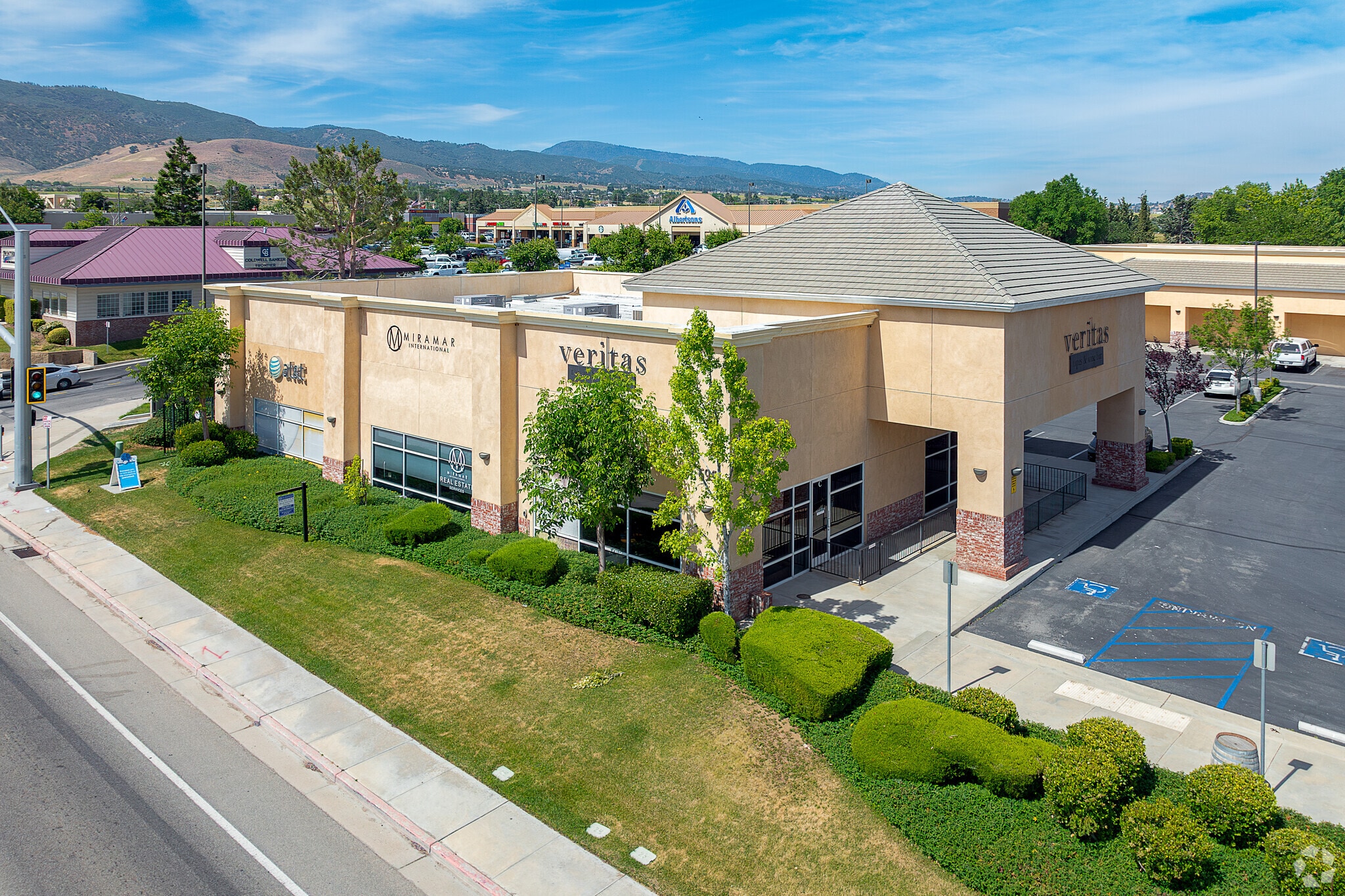 695 Tucker Rd, Tehachapi, CA for sale Primary Photo- Image 1 of 7