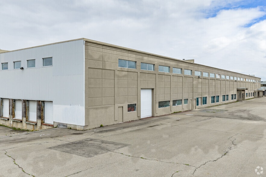 80 Rue Stinson, Montréal, QC for sale - Building Photo - Image 2 of 4