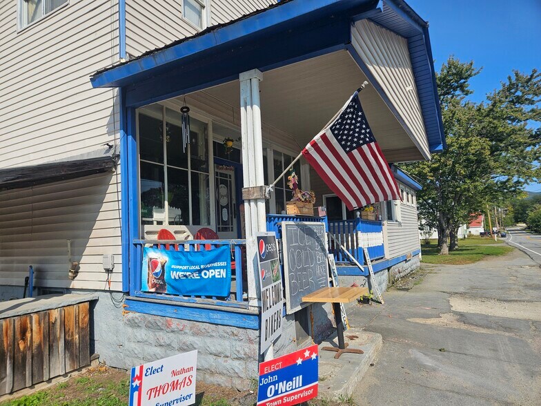 8 Harrisburg Rd, Stony Creek, NY à vendre - Photo du bâtiment - Image 3 de 8