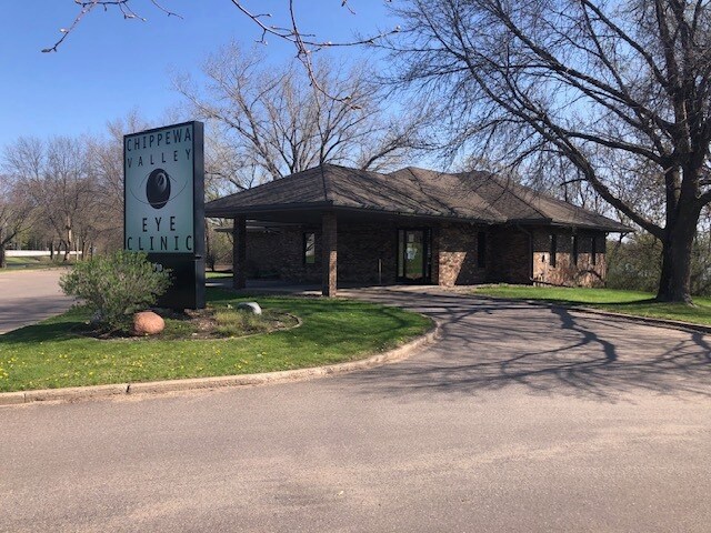 710 Wolske Bay Rd, Menomonie, WI à vendre - Photo du bâtiment - Image 1 de 1