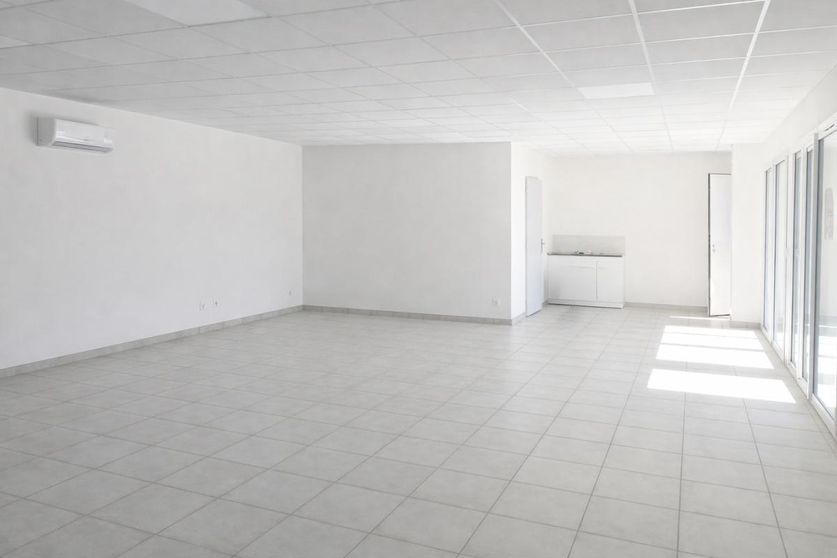 Office in Solliès-Pont for lease Interior Photo- Image 1 of 6