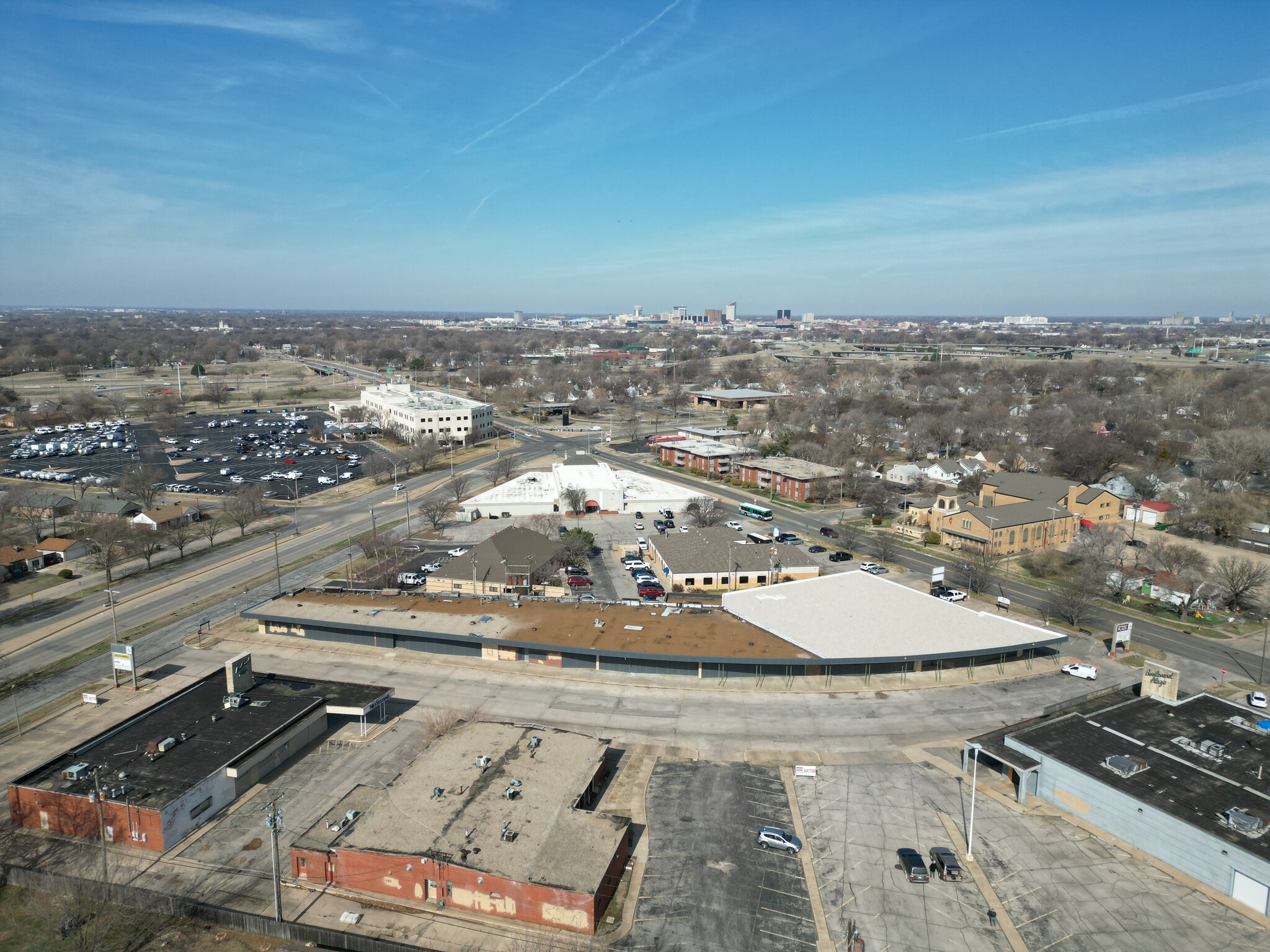 2747 Boulevard Plz, Wichita, KS for lease Building Photo- Image 1 of 5