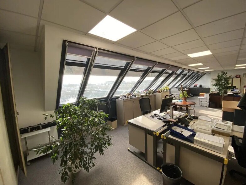 Flex dans Pantin à louer - Photo du bâtiment - Image 2 de 4