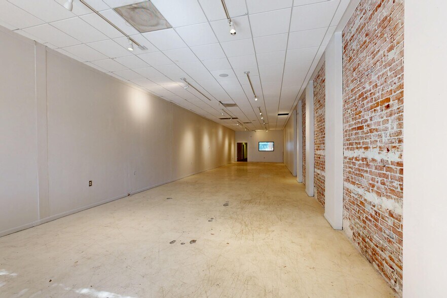 2021 Chester Ave, Bakersfield, CA à louer - Numérisation 3D de Matterport - Image 2 de 15