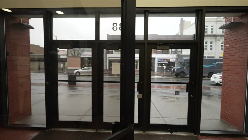 288 N Broad St, Elizabeth, NJ à louer - Vidéo sur l’inscription commerciale - Image 2 de 21