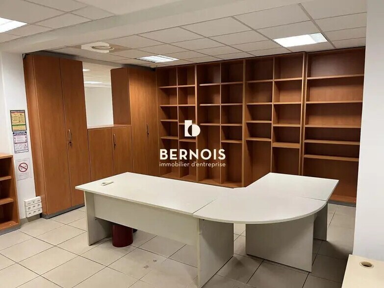 Office in Toulon for lease - Interior Photo - Image 2 of 10