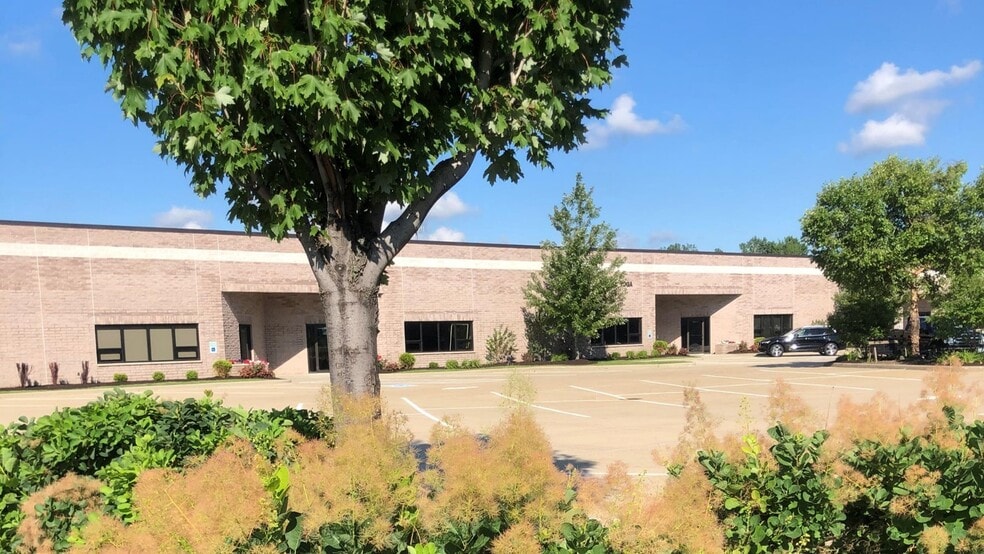 8613-8623 Tyler Blvd, Mentor, OH for lease - Building Photo - Image 2 of 8