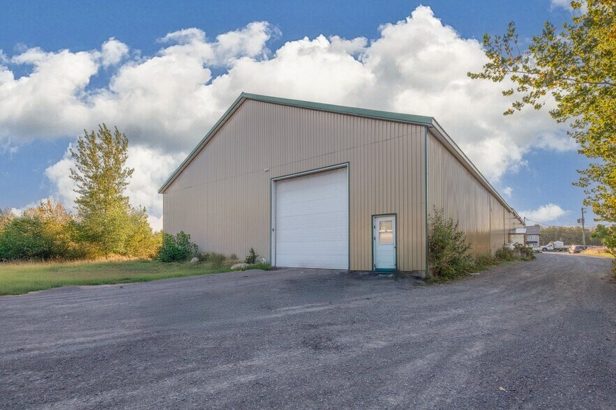 4 Rue Du Parc-Industriel, Lacolle, QC for sale - Building Photo - Image 3 of 17