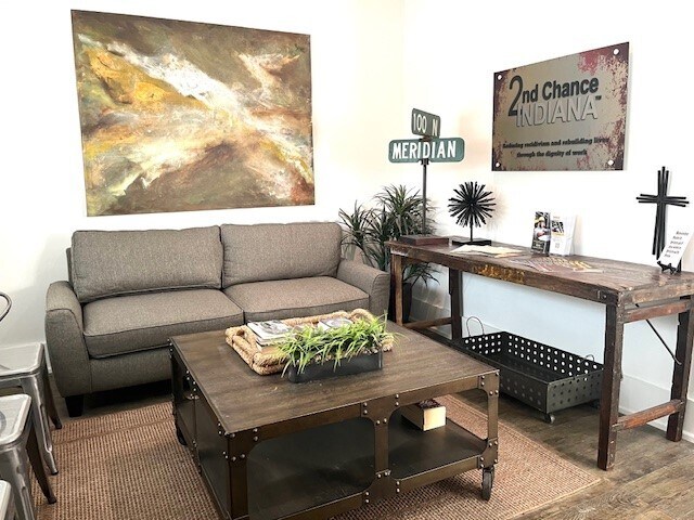 241 W 38th St, Indianapolis, IN à vendre - Photo du bâtiment - Image 2 de 8