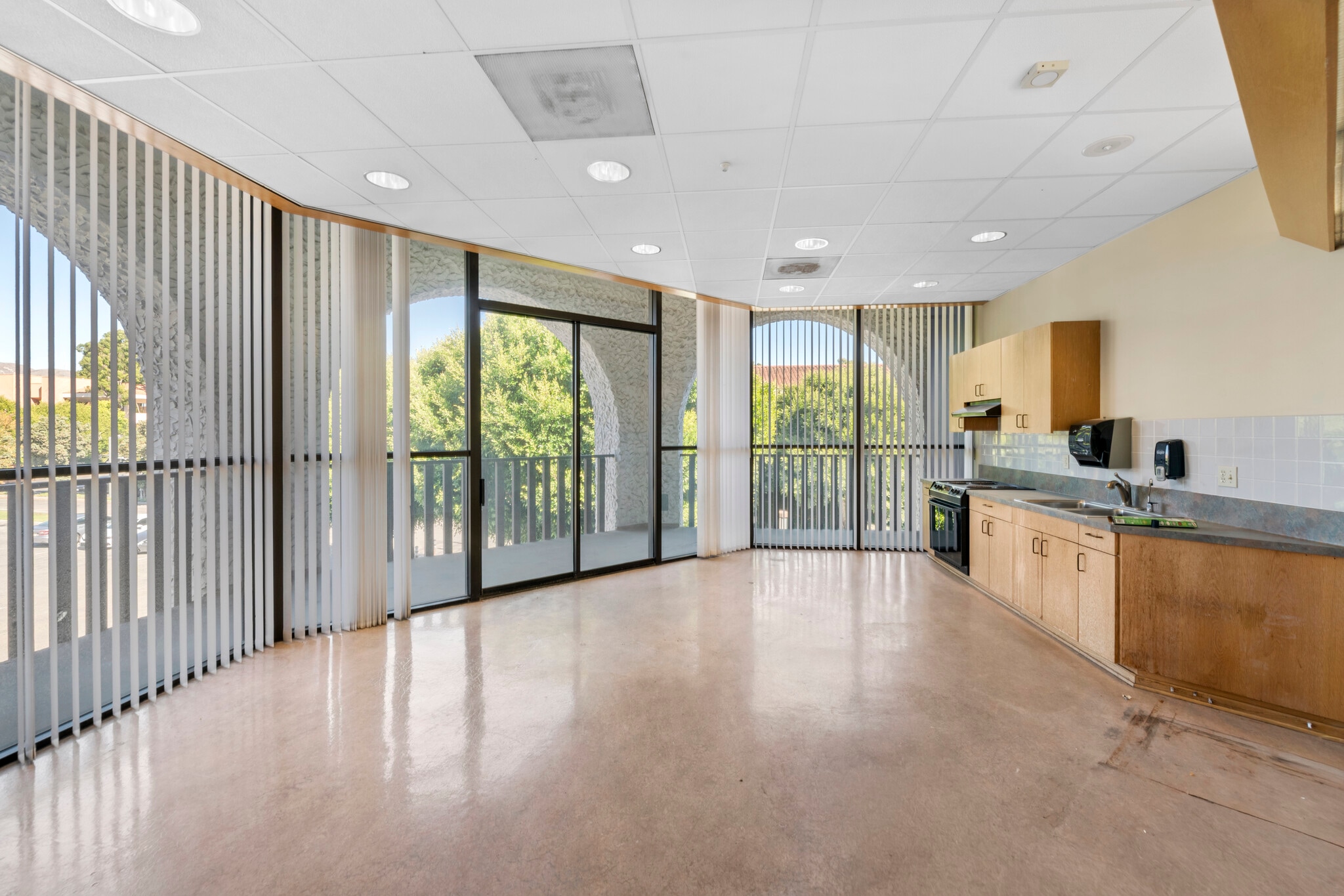 300 S Mills Rd, Ventura, CA à vendre Photo intérieure- Image 1 de 7