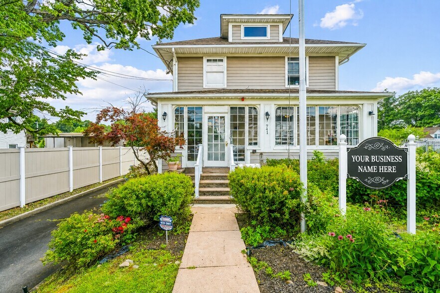 741 W Nyack Rd, West Nyack, NY à louer - Photo du bâtiment - Image 2 de 10