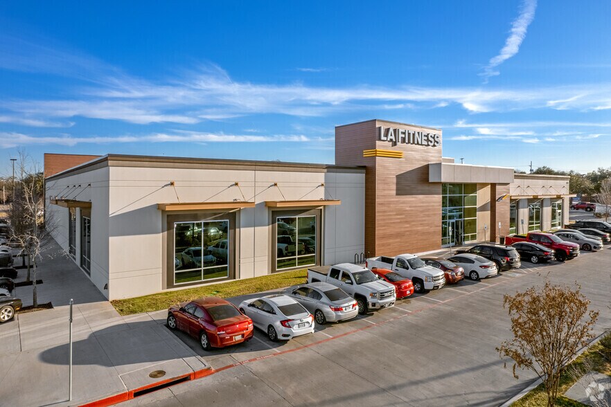 655-700 W Illinois Ave, Dallas, TX à louer - Photo du bâtiment - Image 3 de 27