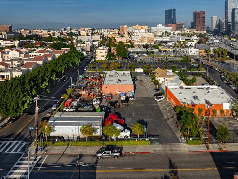 1327 W 12th St, Los Angeles, CA à vendre - Photo du bâtiment - Image 2 de 8