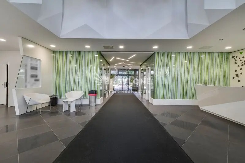 Bureau dans Issy-les-Moulineaux à louer - Hall d’entrée - Image 3 de 20