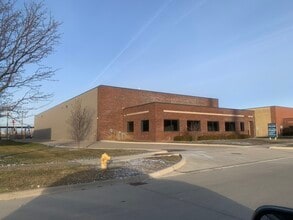 51255 Regency Center Dr, Macomb Township, MI for lease Building Photo- Image 1 of 5