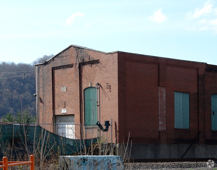 999 Sherosky Way, Springdale, PA for sale - Building Photo - Image 2 of 7