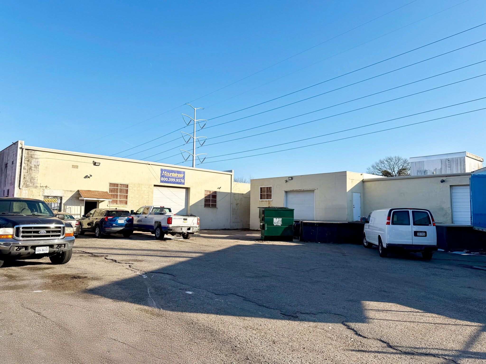 3353 Lyons Ave, Norfolk, VA for lease Primary Photo- Image 1 of 3