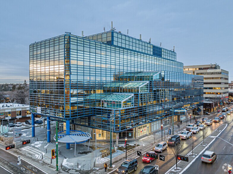 10216 124th St NW, Edmonton, AB à louer - Photo du bâtiment - Image 3 de 13