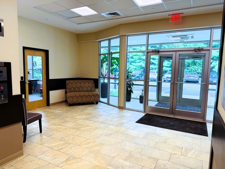 4 Lan Dr, Westford, MA for lease - Building Photo - Image 2 of 11