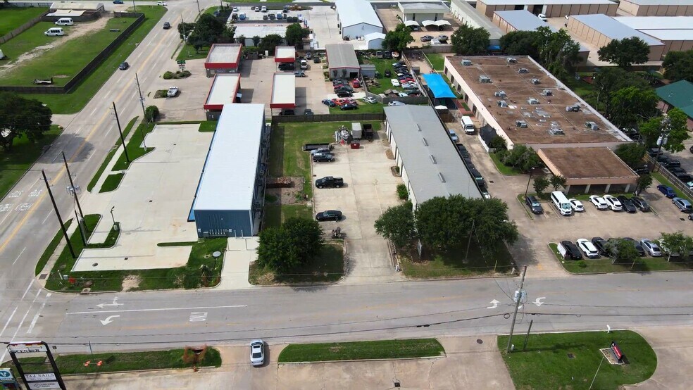 5305 5th St, Katy, TX à vendre - Vidéo sur l’inscription commerciale - Image 2 de 18